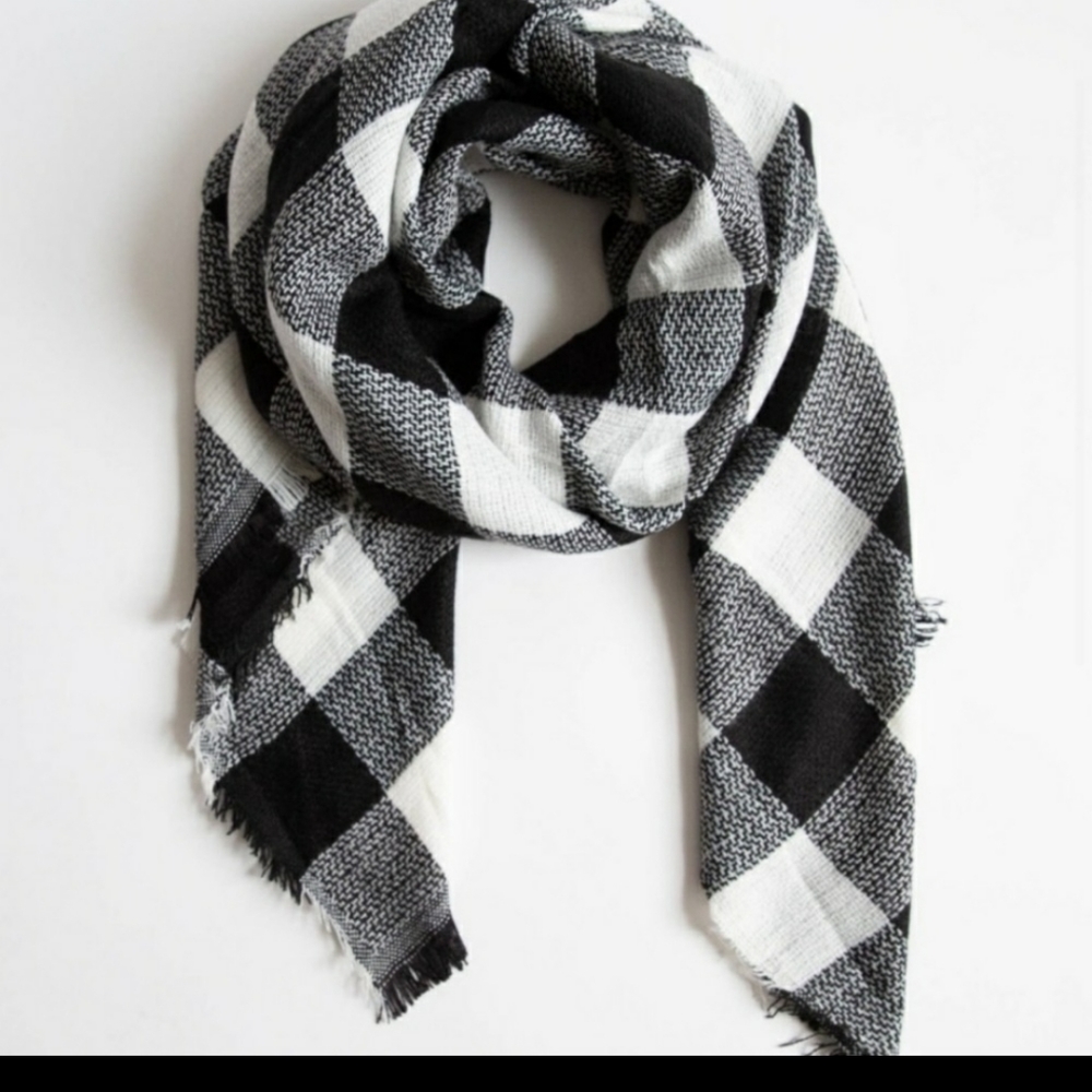 White /Black Buffalo Plaid Blanket Scarf - Picture 2 of 4